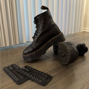 DOC MARTENS SINCLAIR MILLED NAPPA LEATHER PLATFORM BOOTS SIZE 7 US / 38 EU